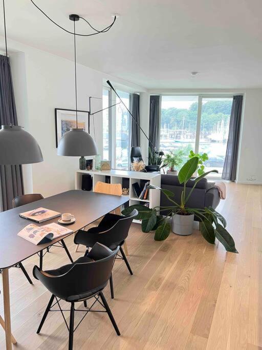 Bo Med Stil Og Udsigt Til Aarhus Lystbadehavnアパートメント エクステリア 写真