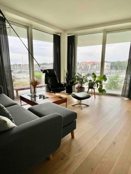 Bo Med Stil Og Udsigt Til Aarhus Lystbadehavnアパートメント エクステリア 写真