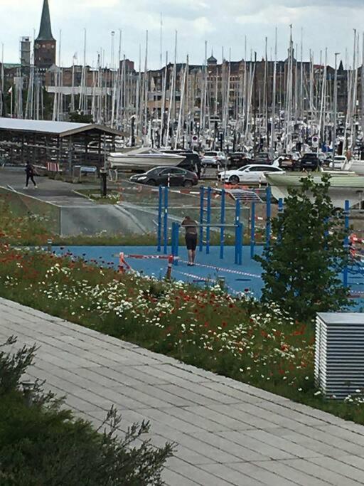 Bo Med Stil Og Udsigt Til Aarhus Lystbadehavnアパートメント エクステリア 写真