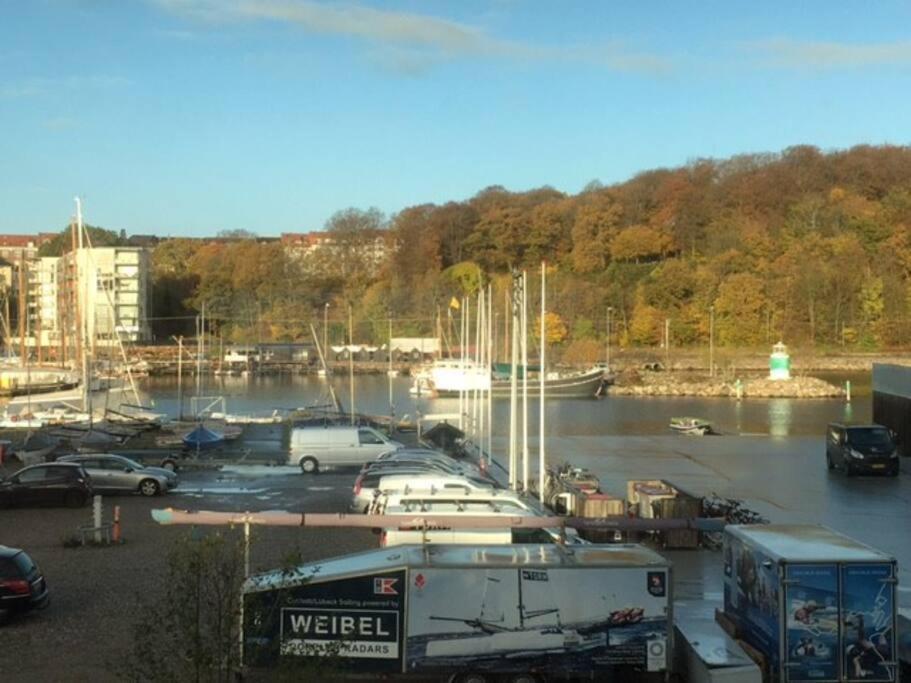 Bo Med Stil Og Udsigt Til Aarhus Lystbadehavnアパートメント エクステリア 写真