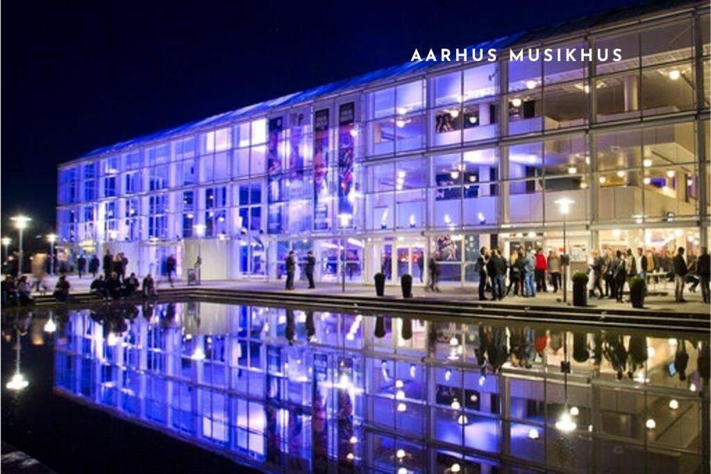 Bo Med Stil Og Udsigt Til Aarhus Lystbadehavnアパートメント エクステリア 写真